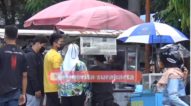 kaesang ajak nadya arifta jajan cakwe pinggir jalan