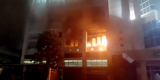 Kebakaran di Universitas Brawijaya, Peralatan Laboratorium Fakultas Teknik Rusak