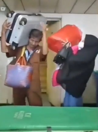 viral buruh angkut barang