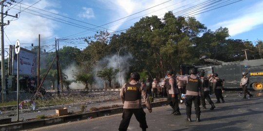 Demo Peringatan Kematian 2 Mahasiswa UHO Ricuh, 1 Orang Diamankan Polisi