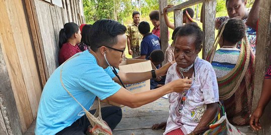 Kisah dari Papua, Dokter Yandry Berjuang Obati Warga di Tengah Ancaman Separatis