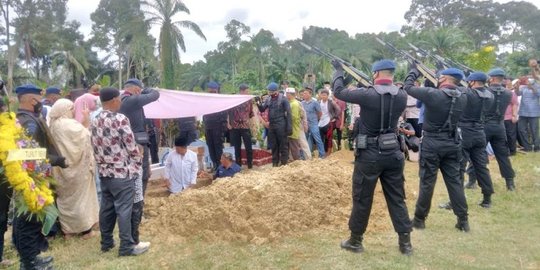 Kurniadi Sutio, Anggota Brimob yang Ditembak KKB Papua Dimakamkan di TMP Aceh Tamiang