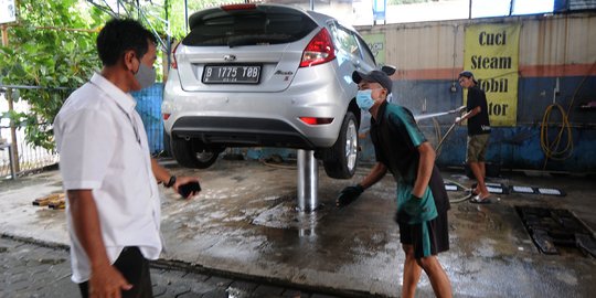Melihat Tempat Cuci Mobil dan Kafe Tunarungu di Depok