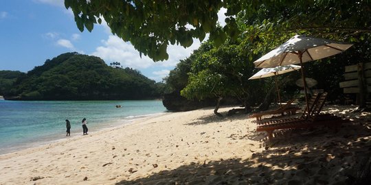 Menikmati Keindahan Alam Pantai Gatra Malang