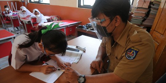 Simulasi Pembelajaran Tatap Muka Terbatas di Depok