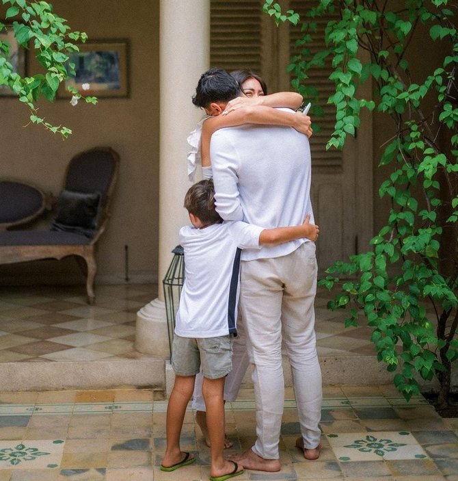 sweet banget ini 5 potret jessica iskandar dilamar vincent andrianto