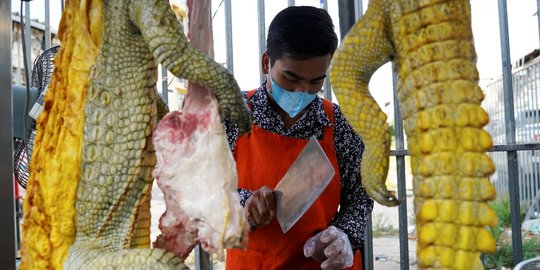 Melihat Jajanan Ekstrem Kamboja di Pinggir Jalan