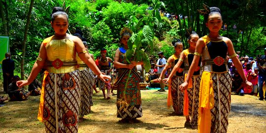 Mengintip Tradisi Unik Pernikahan Tembakau di Lereng Gunung Sumbing