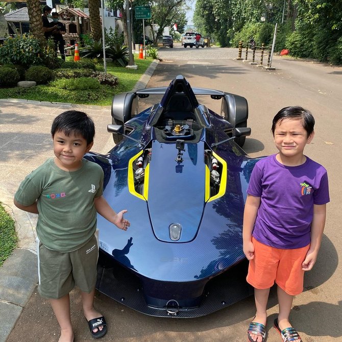 rafathar minta dibelikan mobil bac mono