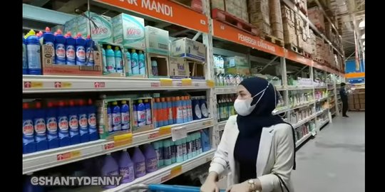 Potret Shanty Istri Denny Cagur Belanja Bulanan, Seru yang Dibeli Banyak Banget