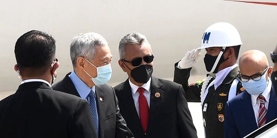 CEK FAKTA: Tidak benar Foto PM Singapura Sedang Mengantri Vaksin