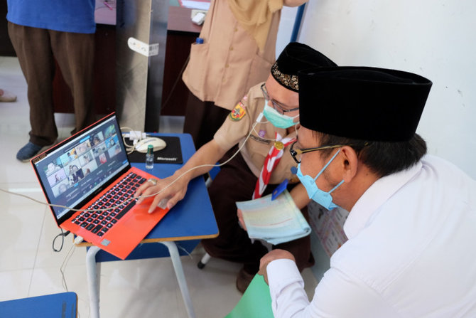 pemantauan persiapan sekolah tatap muka terbatas di kota depok