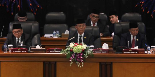 Cerita 'Ketuk Palu' Selundupan Interpelasi Anies Baswedan