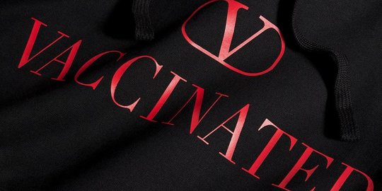 Valentino Rilis Vaccinated Hoodie untuk Kumpulkan Donasi Upaya Pemerataan Vaksin