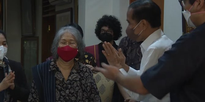 Jokowi Melayat ke Rumah Duka Sabam Sirait
