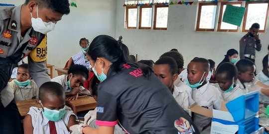 Dikira Vaksin Covid-19, Program Bulan Imunisasi Anak Sekolah di Papua sempat Ditolak