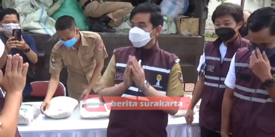 Jangan Pernah Lepas Masker dan Sentuh Gibran saat Foto, Begini Tindakan Paspampres