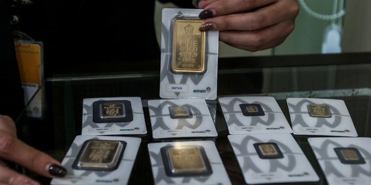 Jelang Akhir Pekan, Harga Emas Naik Rp9.000 Menjadi Rp922.000 per Gram