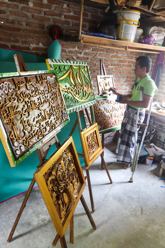 seniman kaligrafi disabilitas