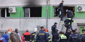 Tujuh Pasien Tewas dalam Kebakaran di RS Covid-19 Rumania