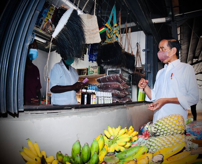 jokowi beli pisang di pasar sota