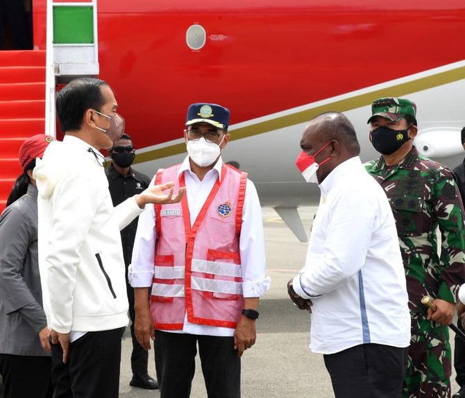 jokowi di bandara mopah merauke