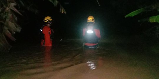 Banjir Bandang Terjang 4 Kecamatan di Luwu, Rumah Kades Tertimbun Longsor