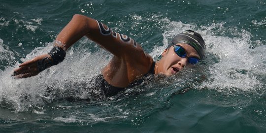 Ressa Kania Dewi Raih Emas Usai Berenang 5.000 Meter di PON Papua