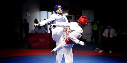 Atlet Taekwondo Sumbar Sumbang Medali Emas Kedua di PON Papua