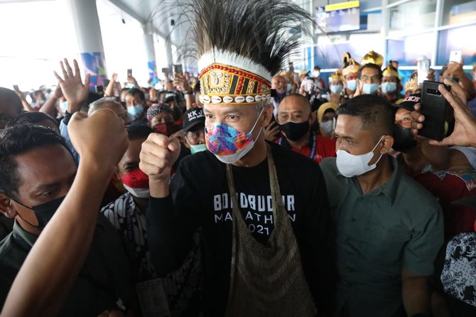 ganjar pranowo di bandara mimika