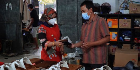 Sepatu Berkualitas Mojokerto Dijual Grosir Tanpa Merek, Perajin Diminta Lakukan Ini