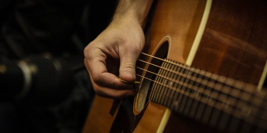 3 Cara Stem Gitar bagi Pemula, Mudah Dipraktikkan