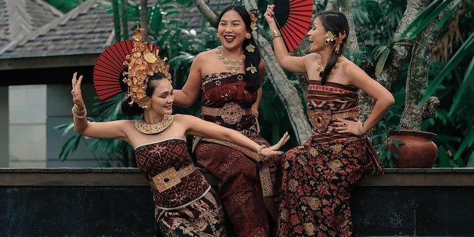 6 Cara Memakai Rok Lilit Kekinian Mudah Tanpa Ribet Langsung Jadi Cantik 8020