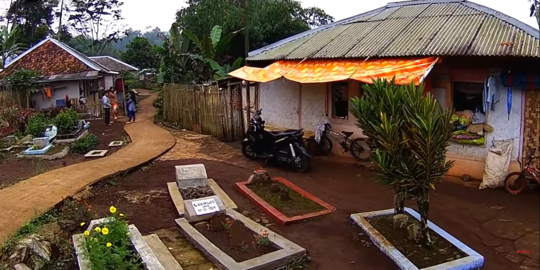 Kampung Dipenuhi Makam Sampai Halaman Rumah, Rata-Rata Tak Mau Minum Airnya