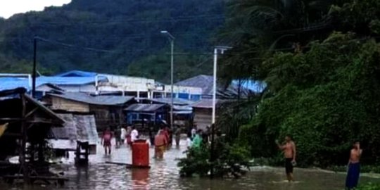 Satu Rumah Hanyut Terseret Banjir di Majene, Jalan Trans Sulawesi Putus