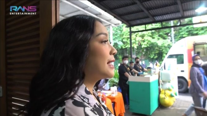 nagita boyong foodcourt mall ke rumah