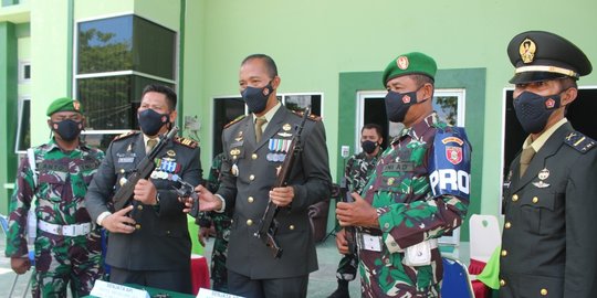 Warga Penajam Serahkan 3 Senjata Api Peninggalan Kakek ke TNI