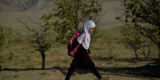 Anak-Anak Perempuan di Sebagian Wilayah Afghanistan Mulai Kembali ke Sekolah
