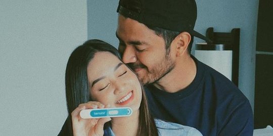 Penuh Kebahagiaan, Intip Momen Faradilla Yoshi Umumkan Hamil Anak Pertama