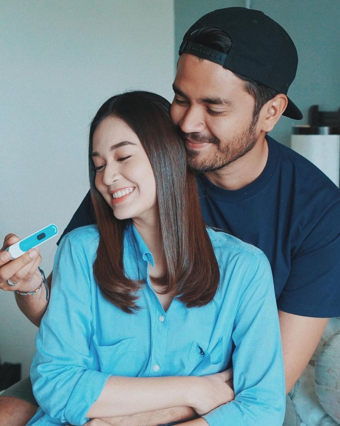 penuh kebahagiaan intip momen faradilla yoshi umumkan hamil anak pertama