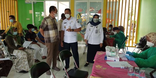 Wali Kota Jakarta Pusat Tinjau Sentra Vaksinasi UID-Gajah Tunggal di Tanah Abang