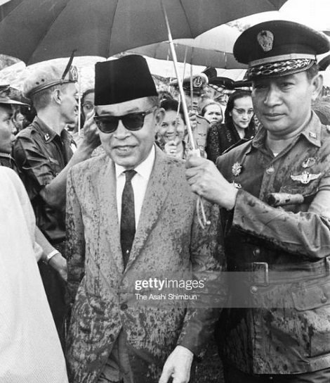 potret lawas bung hatta dan jenderal soeharto