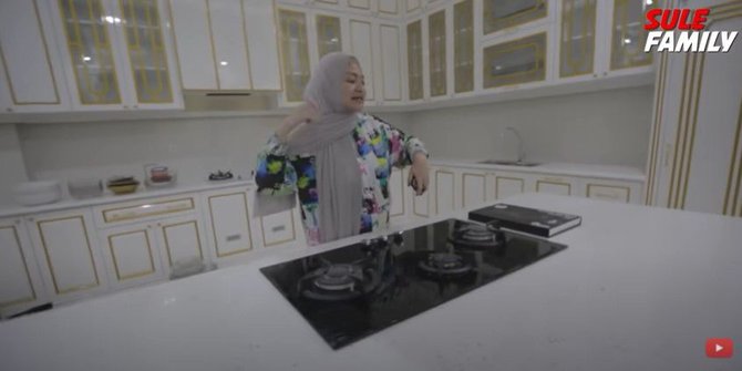 dapur artis simpel dan mewah