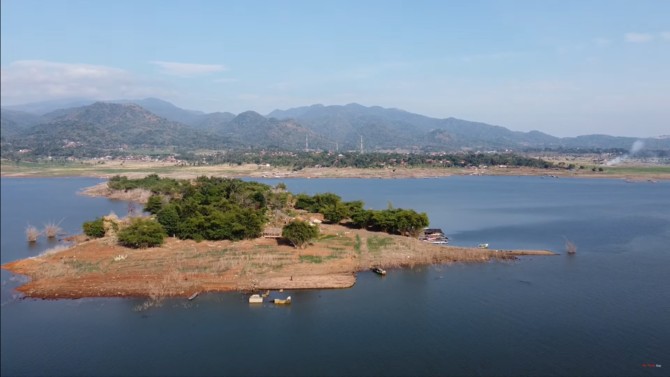 kondisi waduk jatigede sumedang saat surut