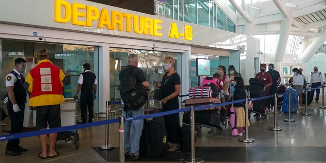 catatan penerbangan di indonesia 2022 - antara news... AirNav Antisipasi Kenaikan Jumlah Penerbangan ke Bali | merdeka.com