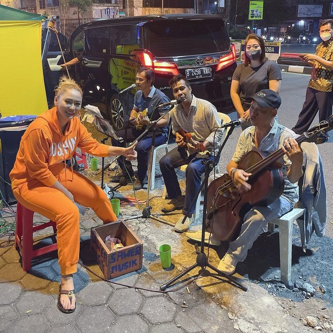 unggah potret bareng musisi jalanan inul daratista tulis pesan menyentuh