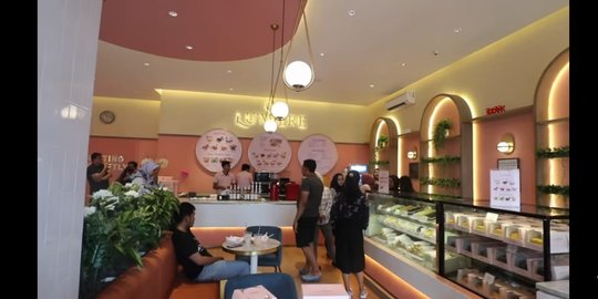 Tempatnya Bagus Banget Bernuansa Pink, Ini 4 Potret Toko Kue Milik Anang dan Ashanty