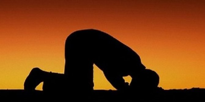 Bacaan Niat Sujud Syukur Beserta Tata Cara dan Doa Sesuai Ajaran Rasulullah SAW