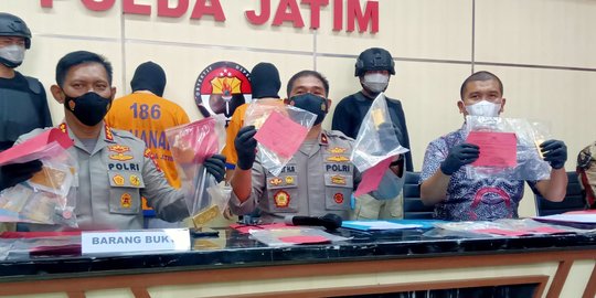 Gelapkan 7 Kg Emas Batangan, Kurir Perusahaan di Surabaya Diringkus Polisi