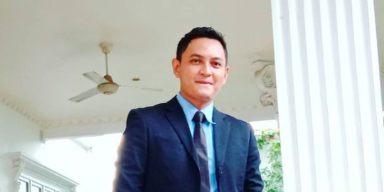 4 Potret Rendy Penna, Vokalis Tarzan Boys yang Kerap Bintangi Suara Hati Istri